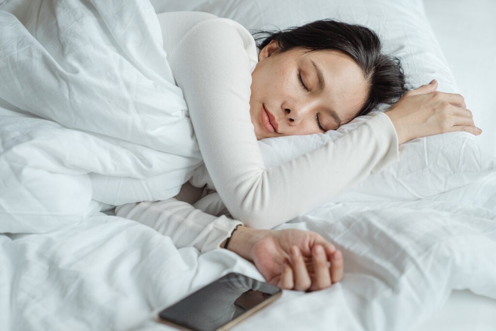 The amount of sleep that is considered "good" can vary depending on a person's age and individual needs. In general, most adults need 7-9 hours of sleep per night to function at their best. Children and teenagers may need more sleep, while older adults may need a little less.